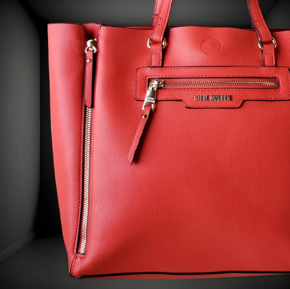 Pre-loved STEVE MADDEN EXpandable Red Tote - Picture 3 of 8